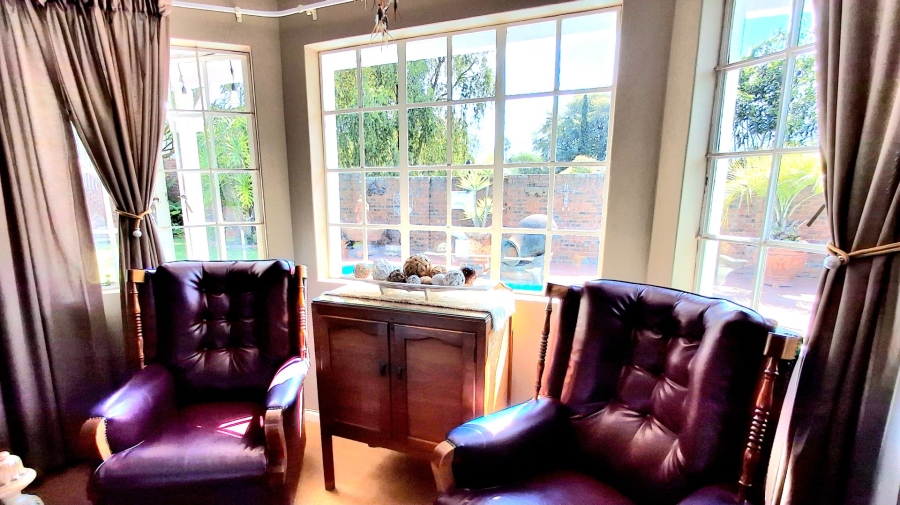 7 Bedroom Property for Sale in Heather Park Western Cape